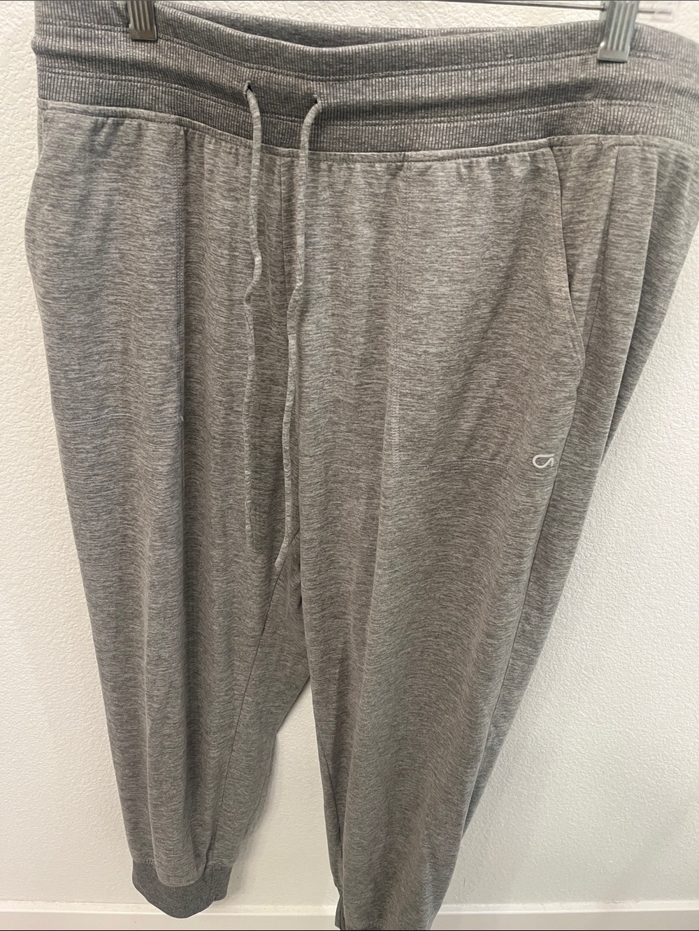 Gap Fit Heather Gray Slim-Fit Jogger Sweatpants